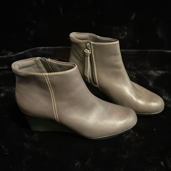 Clark’s Bendables Leather Wedge Ankle Boots - Picture 1 of 12